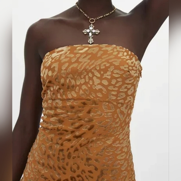 Silence + Noise Brenna Strapless Velvet Burnout Print Mini Dress in Mustard, M - Picture 4 of 14